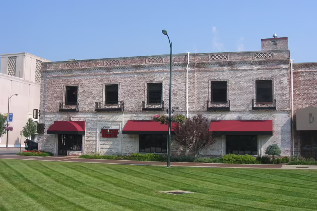 Jack-Stack-BBQ-Plaza-2