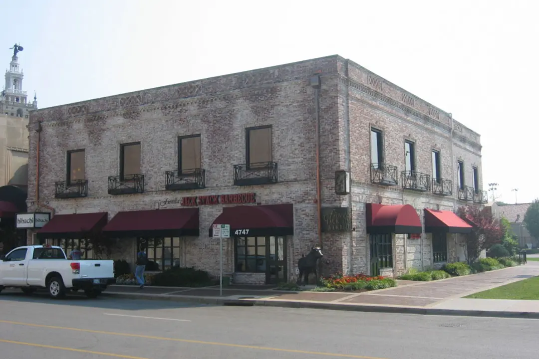 Jack-Stack-BBQ-Plaza-4