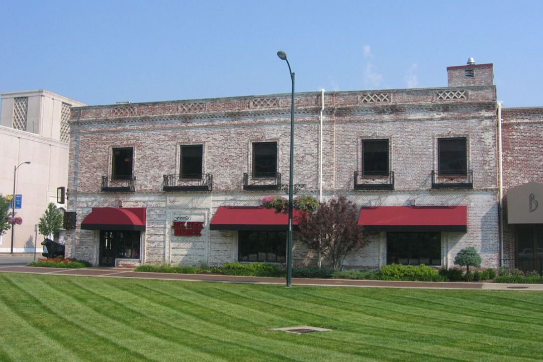 Jack-Stack-BBQ-Plaza-2